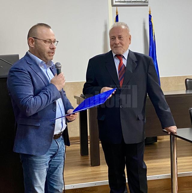 Inspectorul școlar general Ciprian-Nicolae Anton și Mihai Vitcu