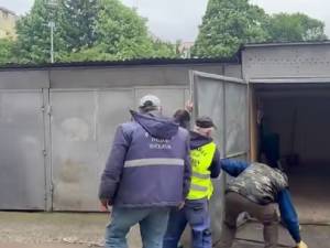 Primăria Suceava a început demolarea garajelor din cartierul Zamca