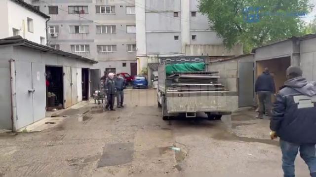 Primăria Suceava a început demolarea garajelor din cartierul Zamca