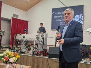Elevi „meseriași” de la învățământul profesional au expus creații ingenioase din metal, la Dumbrăveni