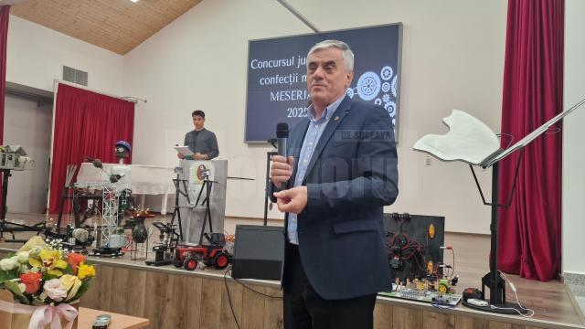 Elevi „meseriași” de la învățământul profesional au expus creații ingenioase din metal, la Dumbrăveni