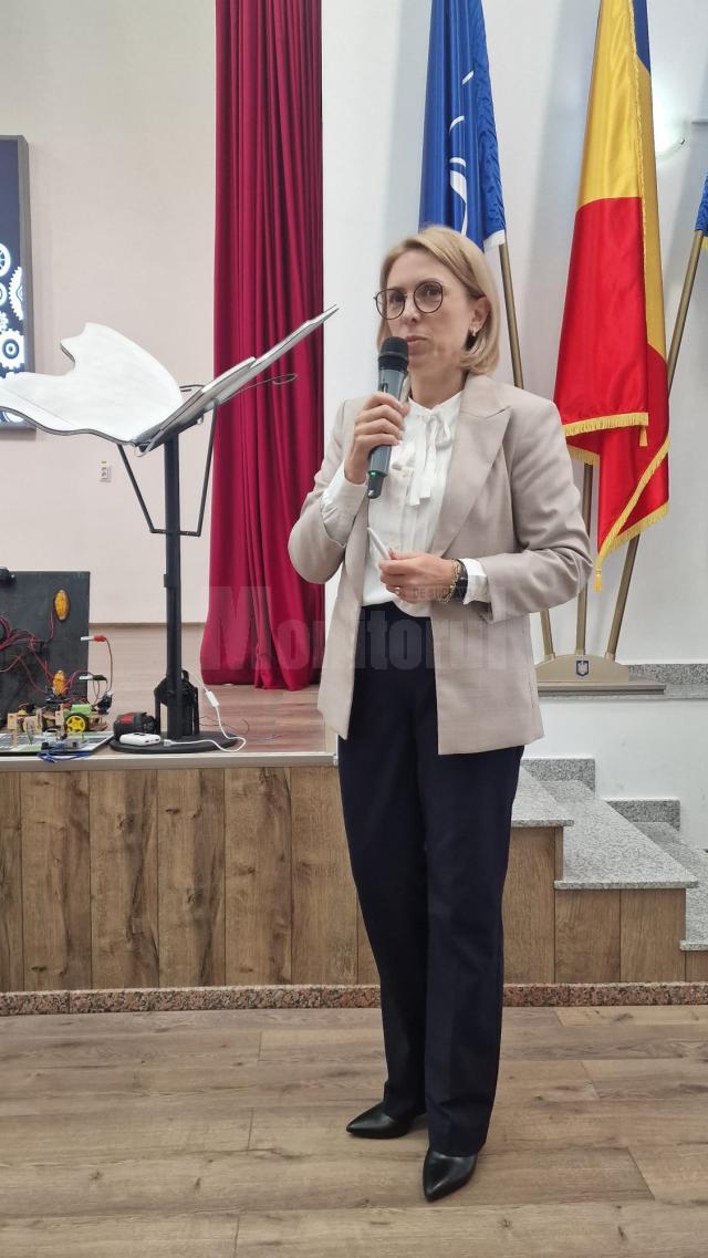 Elevi „meseriași” de la învățământul profesional au expus creații ingenioase din metal, la Dumbrăveni