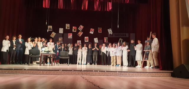 Povestea comunismului, pusă în scenă de elevi de la ”Hurmuzachi” Rădăuți