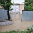 Pompierii au intervenit pentru evacuarea apei din curtea unei case din Bosanci