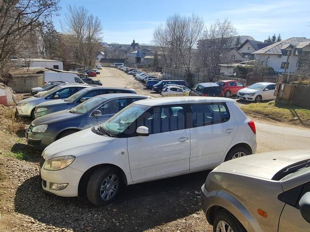 Lucrările de reabilitare a străzii Ștefan Tomșa, care a fost eliberată de garaje, prevăd și amenajarea a 24 de locuri de parcare