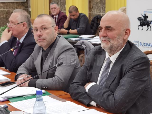 Primarul Vasile Rîmbu a lăudat spiritul civic al proprietarilor a trei garaje, care sunt de acord să renunțe la ele, pentru modernizarea străzii Ștefan Tomșa