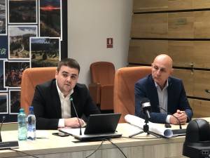 Președintele CJ Suceava, Gheorghe Șoldan, și directorul ADR Nord-Est, Vasile Asandei
