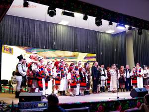 Centrul Cultural „Sofia Vicoveanca” a găzduit ultimul spectacol aniversar al Caravanei „10 pentru folclor”