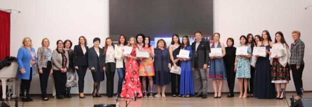 Elevii de la „Industrie textilă și pielărie” și-au prezentat creațiile vestimentare la Dumbrăveni