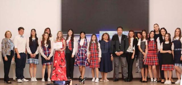 Elevii de la „Industrie textilă și pielărie” și-au prezentat creațiile vestimentare la Dumbrăveni