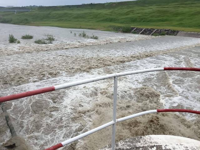 Stavilă deschisă controlat pentru protecția barajului de la Mihoveni