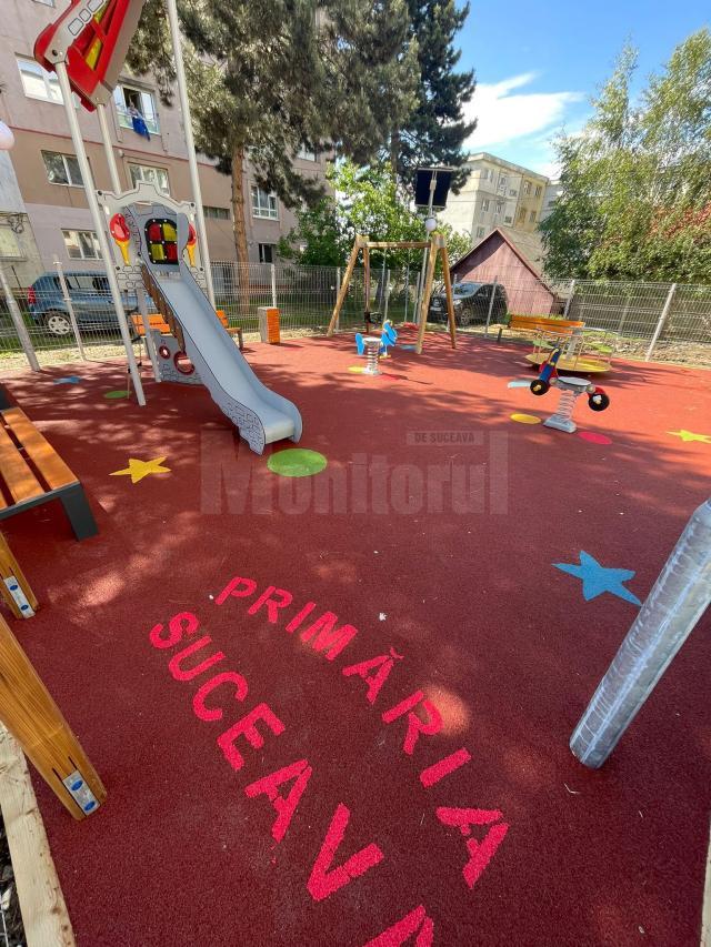 Două noi locuri de joacă puse la dispoziția copiilor în Zamca și Burdujeni