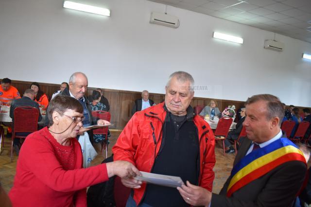 Primarul Tomiță Onisii a premiar 15 cupluri ”de aur” care au împlinit 50 de ani de căsătorie