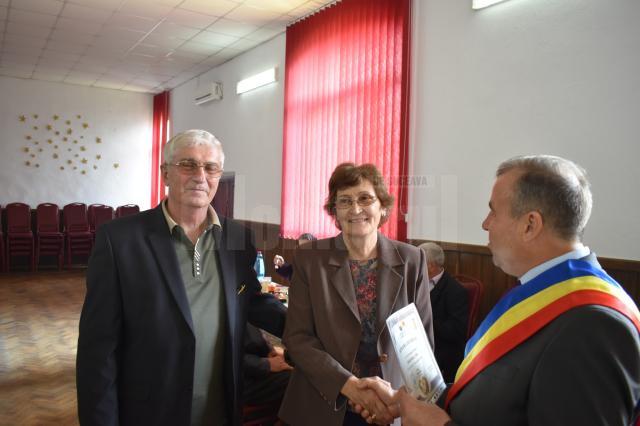 Primarul Tomiță Onisii a premiar 15 cupluri ”de aur” care au împlinit 50 de ani de căsătorie