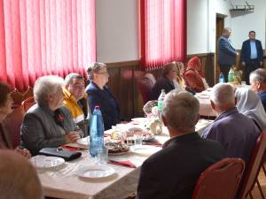 Primarul Tomiță Onisii a premiar 15 cupluri ”de aur” care au împlinit 50 de ani de căsătorie