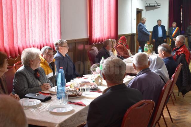 Primarul Tomiță Onisii a premiar 15 cupluri ”de aur” care au împlinit 50 de ani de căsătorie