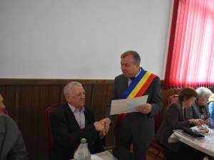 Primarul Tomiță Onisii a premiar 15 cupluri ”de aur” care au împlinit 50 de ani de căsătorie