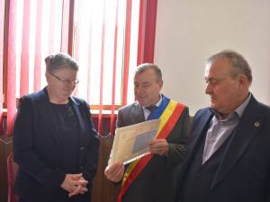 Primarul Tomiță Onisii a premiar 15 cupluri ”de aur” care au împlinit 50 de ani de căsătorie