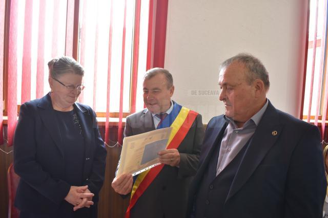 Primarul Tomiță Onisii a premiar 15 cupluri ”de aur” care au împlinit 50 de ani de căsătorie