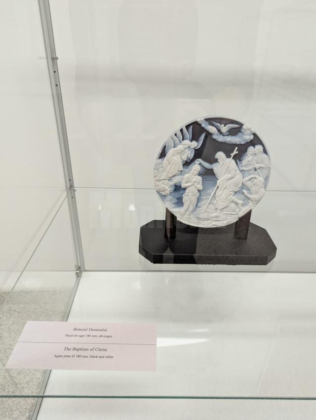 La Muzeul de Istorie Suceava s-a deschis vineri, 30 mai 2025, expoziția „Biblia în camee”, a artistului german Andreas Roth