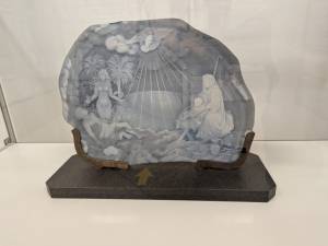 La Muzeul de Istorie Suceava s-a deschis vineri, 30 mai 2025, expoziția „Biblia în camee”, a artistului german Andreas Roth