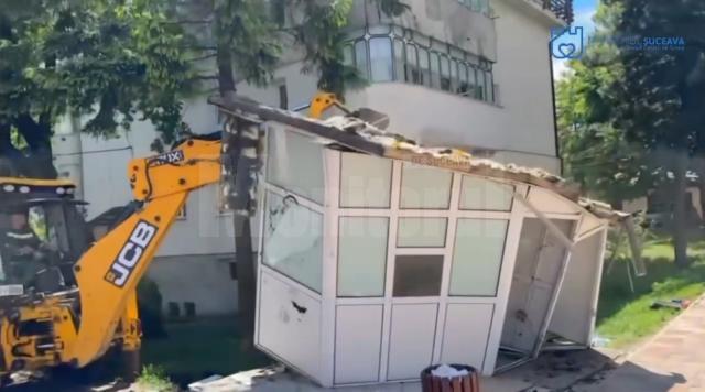 Încă patru chioșcuri abandonate din Ițcani, Obcini, Mărășești și de pe strada Universității au fost demolate de Primăria Suceava