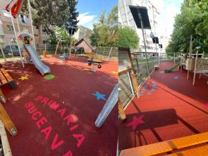 Două noi locuri de joacă pentru copii, inaugurate în cartierul Zamca, în Parcul „Bebelușul” și în cartierul Burdujeni, pe strada Păcii