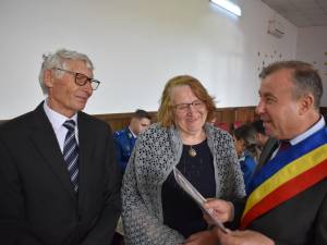 Primarul Tomiță Onisii a premiat 15 cupluri „de aur” care au împlinit 50 de ani de căsătorie