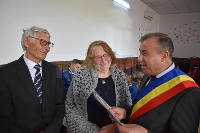 Primarul Tomiță Onisii a premiat 15 cupluri „de aur” care au împlinit 50 de ani de căsătorie