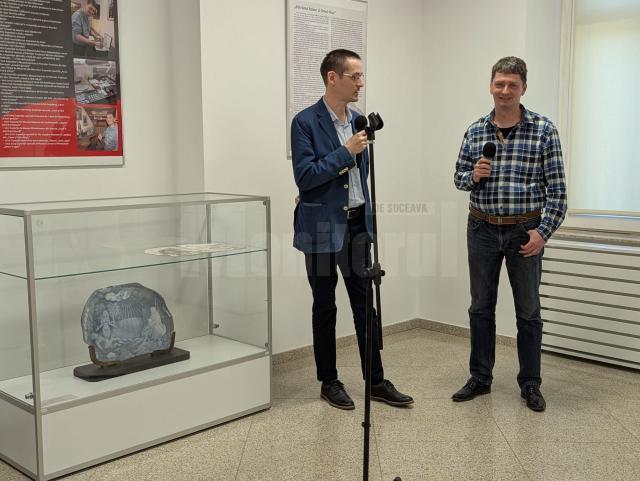 Cea mai mare camee din lume, realizată de artistul german Andreas Roth, expusă la Muzeul de Istorie Suceava