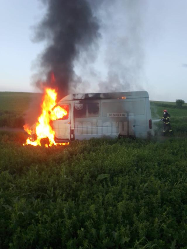 Microbuzul incendiat