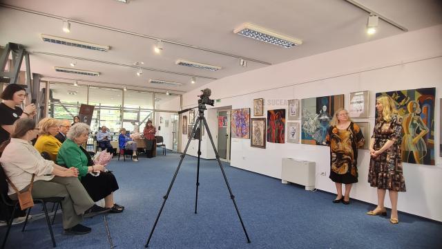 Lucrări de pictură, grafică și tapiserie expuse la Teatrul „Matei Vișniec”, în cadrul Festivalului Internațional