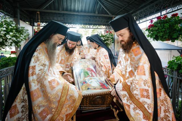 A început sărbătoarea închinată Marelui Mucenic Ioan cel Nou, neobositul veghetor spiritual al Bucovinei