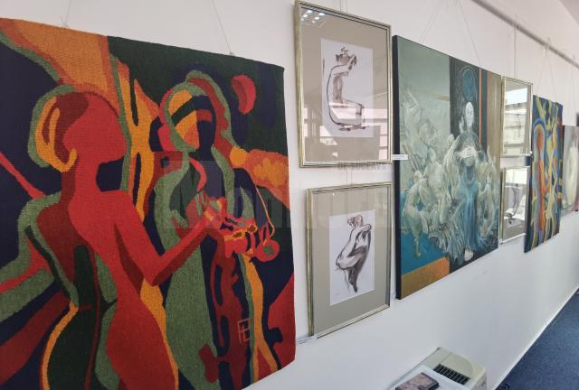 Lucrări de pictură, grafică și tapiserie expuse la Teatrul „Matei Vișniec”, în cadrul Festivalului Internațional