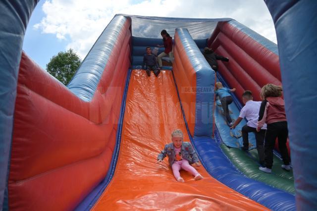 Peste 600 de copii din comunitatea poloneză din Bucovina, sărbătoriți în cadru festiv