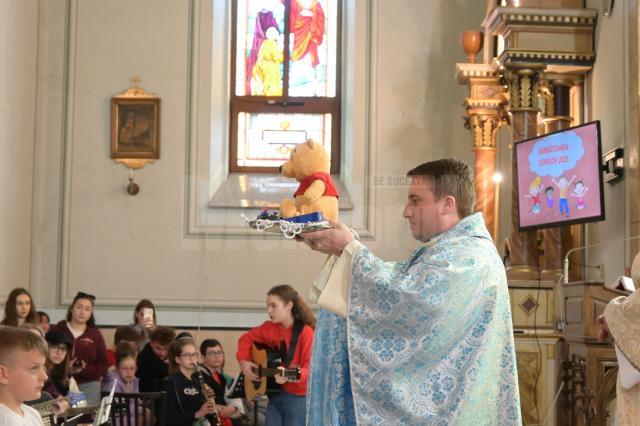 Peste 600 de copii din comunitatea poloneză din Bucovina, sărbătoriți în cadru festiv