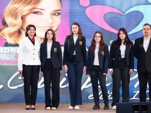 Fundația „Ana – Inimă de copil” a premiat olimpicii la Vicovu de Jos