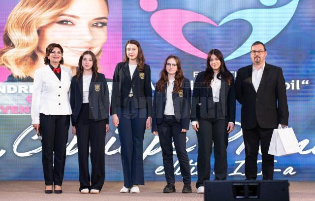 Fundația „Ana – Inimă de copil” a premiat olimpicii la Vicovu de Jos