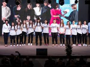 Fundația „Ana – Inimă de copil” a premiat olimpicii la Vicovu de Jos