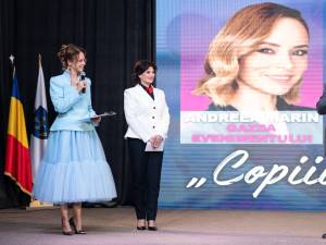 Fundația „Ana – Inimă de copil” a premiat olimpicii la Vicovu de Jos