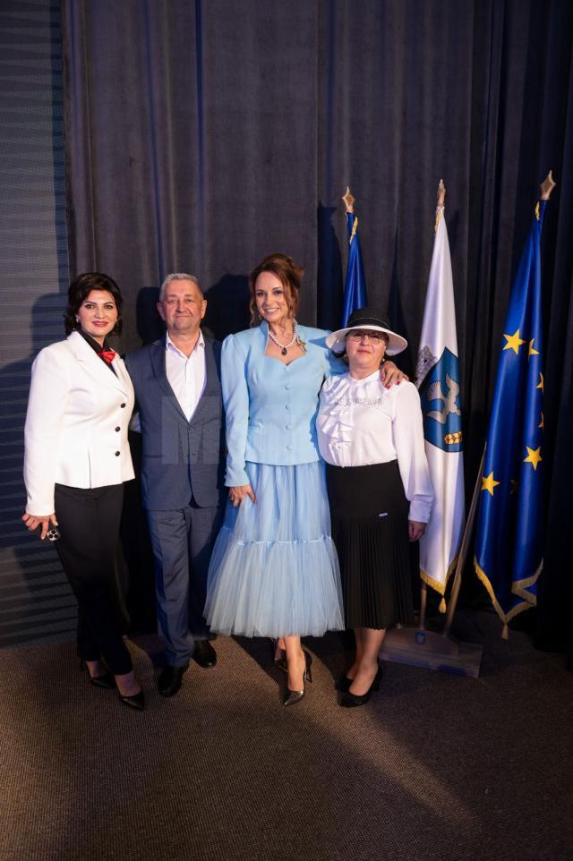 Fundația „Ana – Inimă de copil” a premiat olimpicii la Vicovu de Jos
