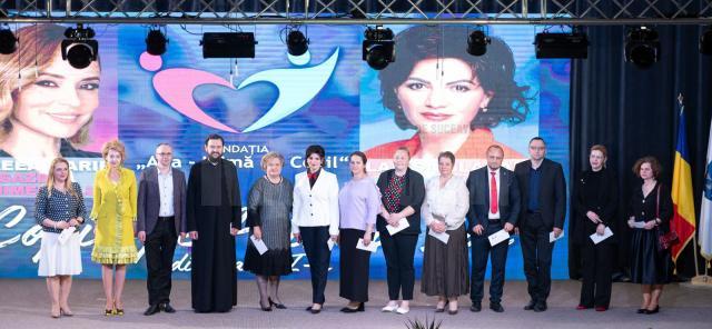 Fundația „Ana – Inimă de copil” a premiat olimpicii la Vicovu de Jos