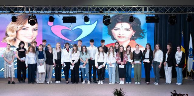 Fundația „Ana – Inimă de copil” a premiat olimpicii la Vicovu de Jos
