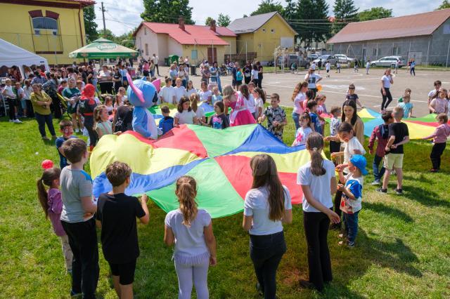 Jocuri, activități și surprize pentru copiii din Siminicea, de 1 Iunie