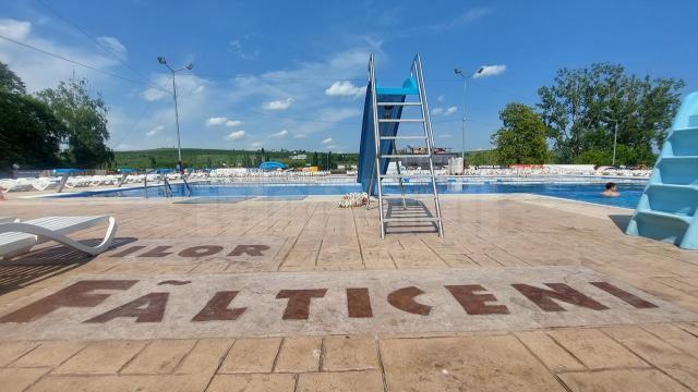 Baza de agrement Nada Florilor din Fălticeni are trei piscine descoperite