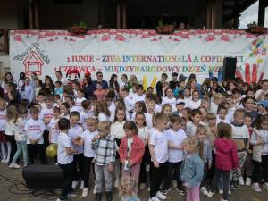 Peste 600 de copii din comunitatea poloneză din Bucovina, sărbătoriți în cadru festiv
