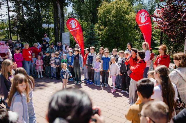 Eveniment festiv dedicat copiilor, în Parcul Tătărași, organizat de Salvați Copiii