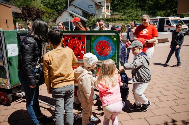 Eveniment festiv dedicat copiilor, în Parcul Tătărași, organizat de Salvați Copiii