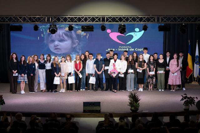 Respect și recunoștință pentru elita școlară. Fundația „Ana – Inimă de copil” a premiat olimpicii la Vicovu de Jos