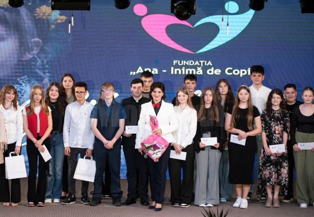 Respect și recunoștință pentru elita școlară. Fundația „Ana – Inimă de copil” a premiat olimpicii la Vicovu de Jos